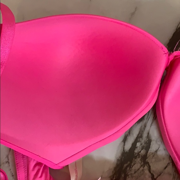 NWOT Victoria’s Secret bright pink bra - Picture 6 of 8